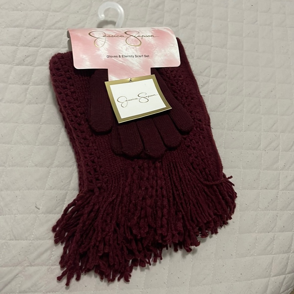 Jessica Simpson Eternity scarf and glove set